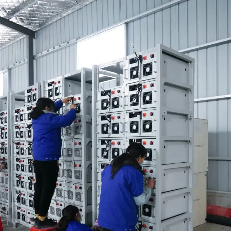 How long is the warranty period for photovoltaic panels and batteries 
